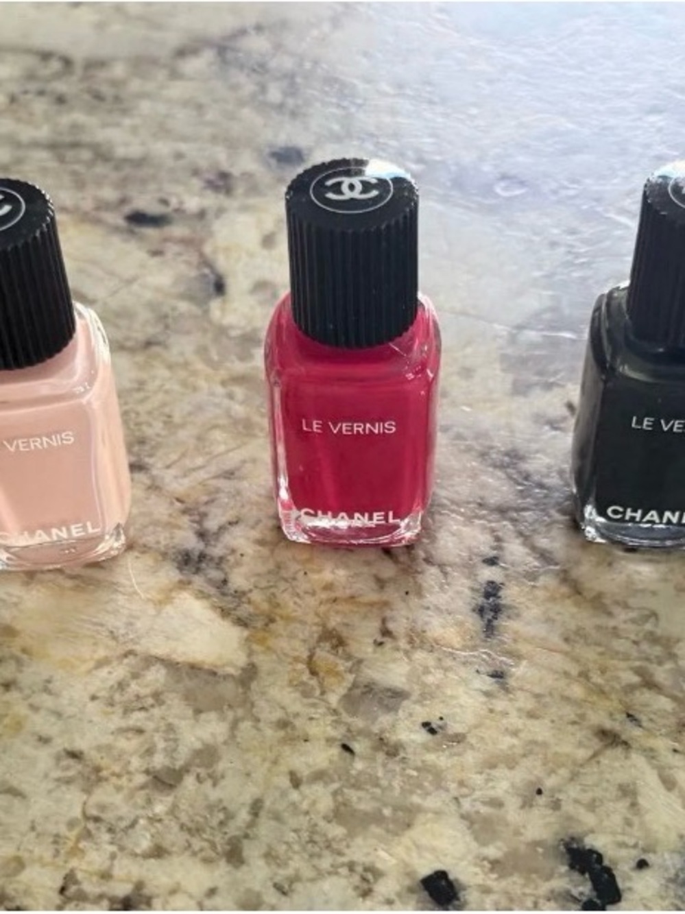 CHANEL Le Vernis Nail Polish - Bright Pink-Red